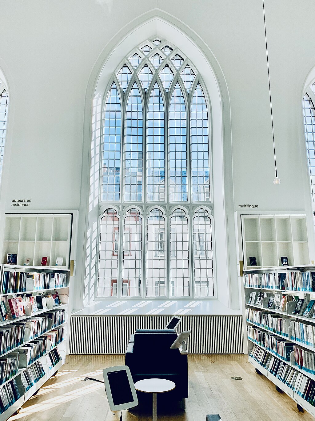 Autrefois une église, la Maison de la littérature à Québec a été restaurée en bibliothèque et centre culturel, tout en préservant son caractère d’origine.